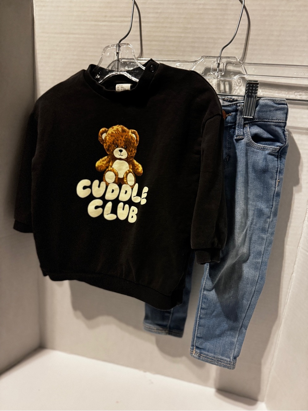 OUTFIT H&M Black Sweatshirt with Brown Teddy "Cuddle Club" & Old Navy Denim 18M